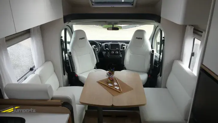 Fahrzeugbild Pilote Pacific P740FGJ Evidence 1500W-Wechselrichter #7