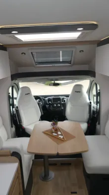 Fahrzeugbild Pilote Pacific P740FGJ Evidence 1500W-Wechselrichter #8