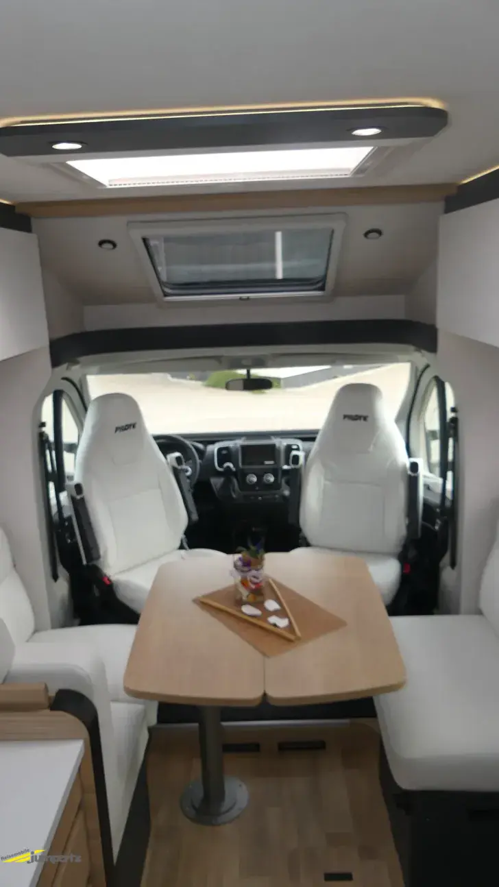 Fahrzeugbild Pilote Pacific P740FGJ Evidence 1500W-Wechselrichter #8