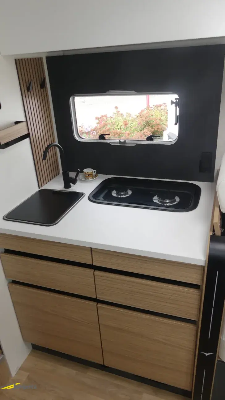 Fahrzeugbild Pilote Pacific P740FGJ Evidence 1500W-Wechselrichter #11