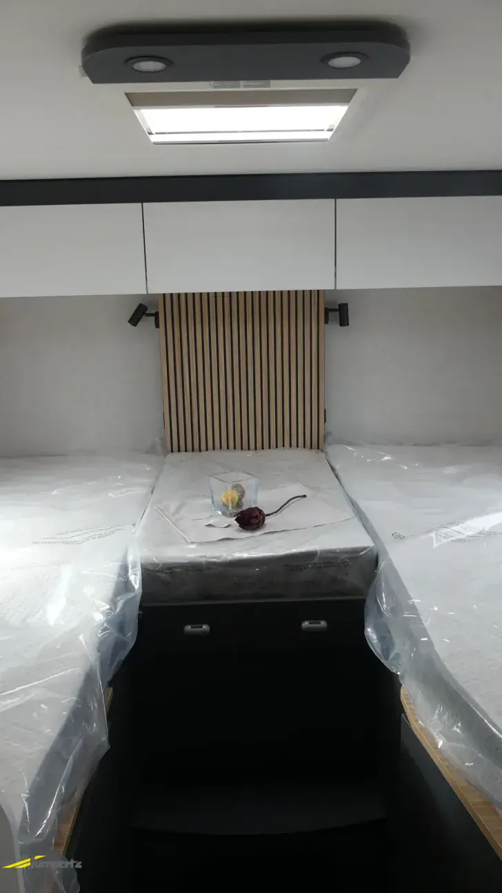 Fahrzeugbild Pilote Pacific P740FGJ Evidence 1500W-Wechselrichter #14