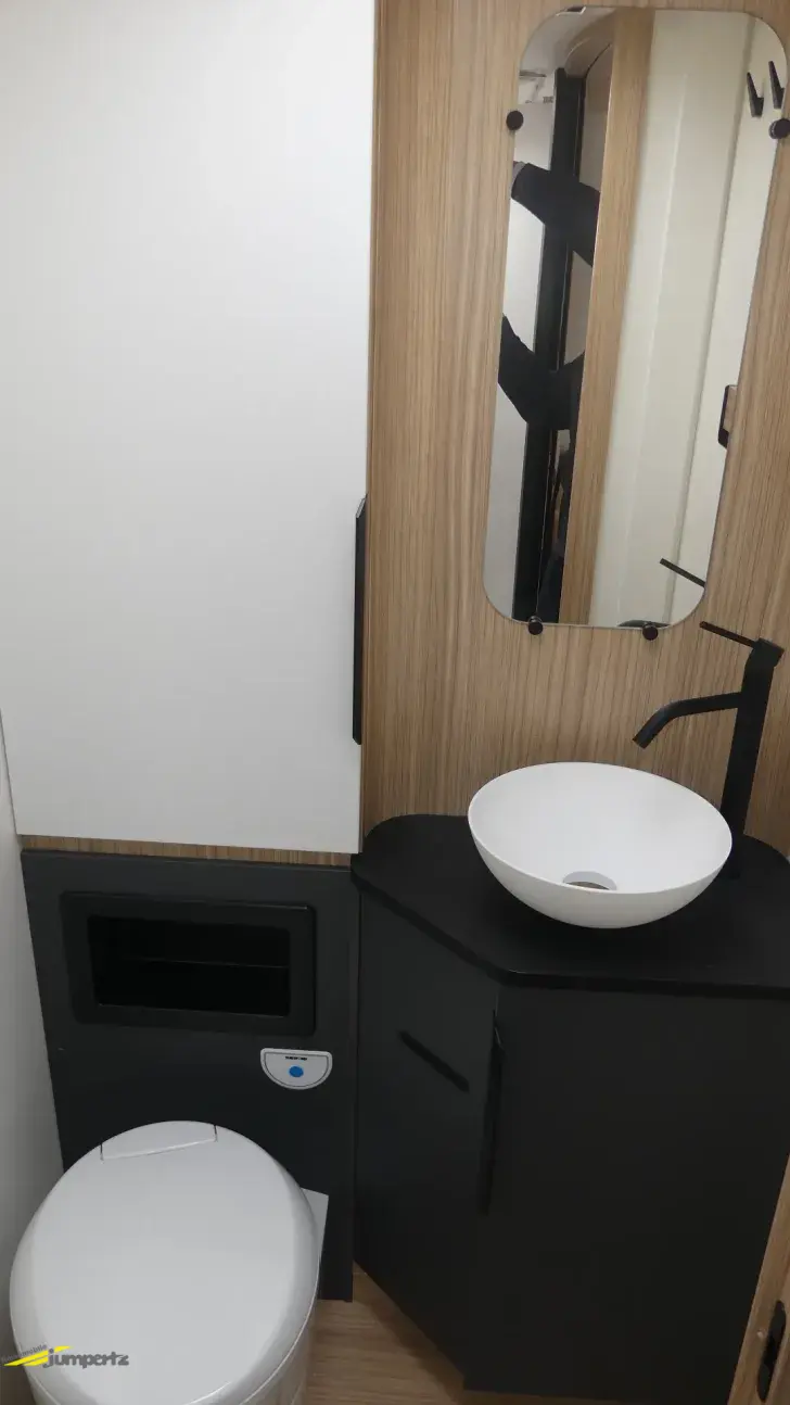 Fahrzeugbild Pilote Pacific P740FGJ Evidence 1500W-Wechselrichter #17