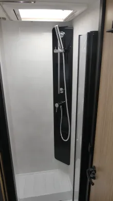 Fahrzeugbild Pilote Pacific P740FGJ Evidence 1500W-Wechselrichter #18