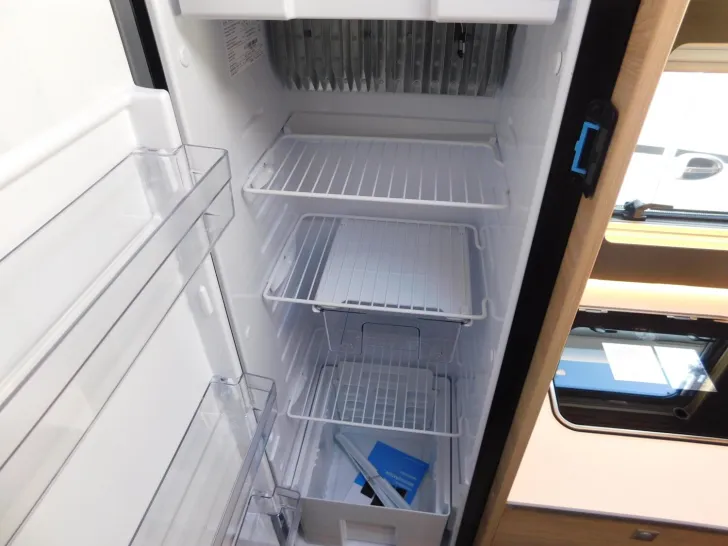 Fahrzeugbild Dethleffs Just Camp T 6812 EB 8G-Automatik, Hubbett #12