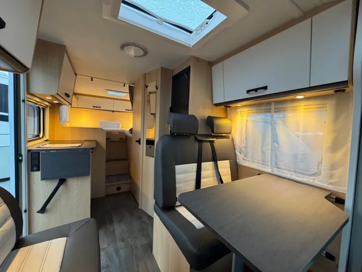 Fahrzeugbild Sunlight V 67S #10