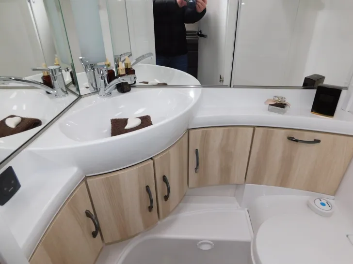 Fahrzeugbild Hobby De Luxe 495 UL Mover, Fahrradtr, Autark, 1800 kg #16