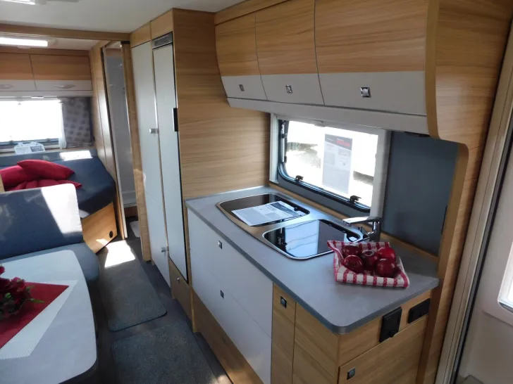 Fahrzeugbild Dethleffs Camper 560 FMK Toilette alternativ, Combi 6E #9