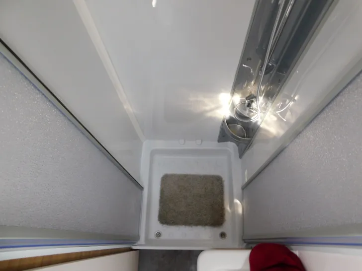 Fahrzeugbild Dethleffs Camper 560 FMK Toilette alternativ, Combi 6E #17