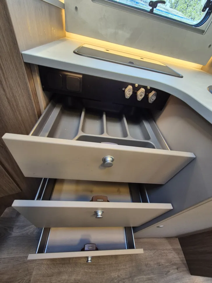 Fahrzeugbild Carado T338 pro+ *Hubbett*SAT*Bettumbau* #26