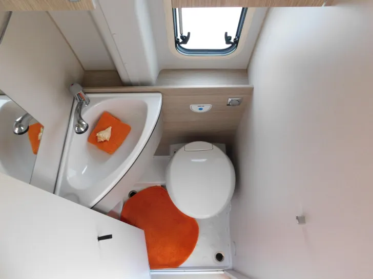 Fahrzeugbild Bürstner Lineo C 550 Markise, Combi6D/E, AWT iso+beheizt #18