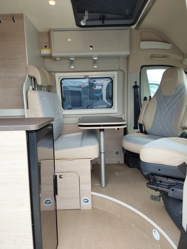 Fahrzeugbild Bürstner Campeo C 640 Schlafdach, Markise, 4 Sitzplätze! #7