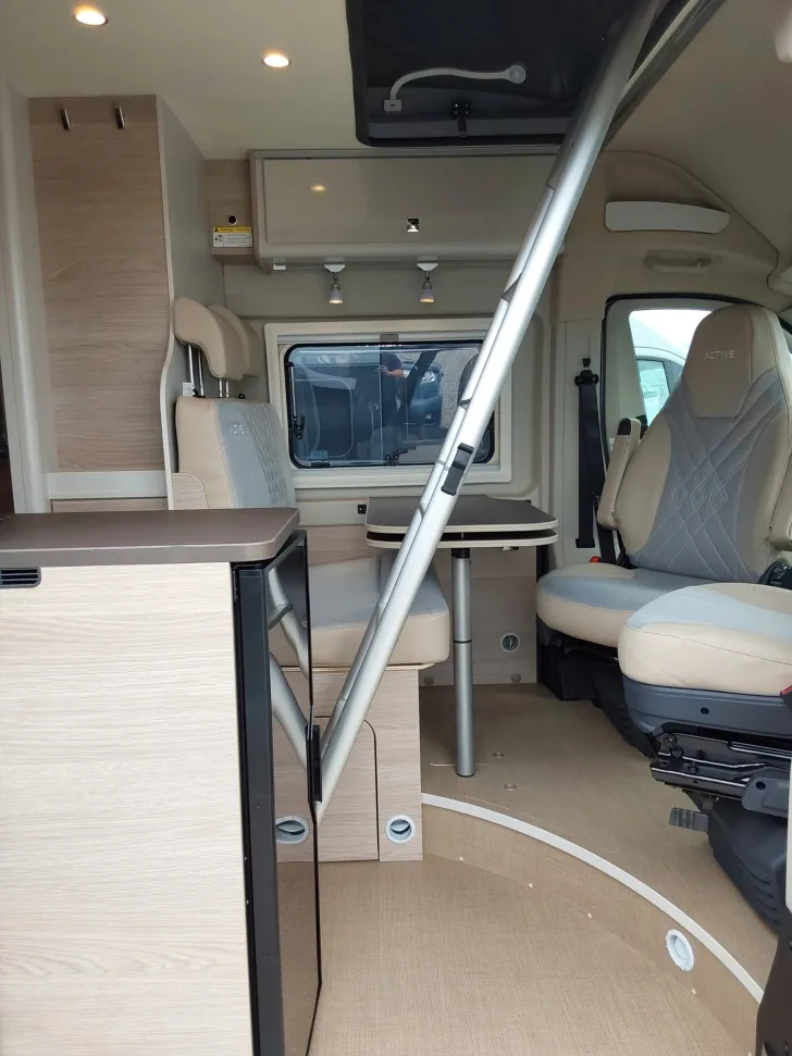Fahrzeugbild Bürstner Campeo C 640 Schlafdach, Markise, 4 Sitzplätze! #8