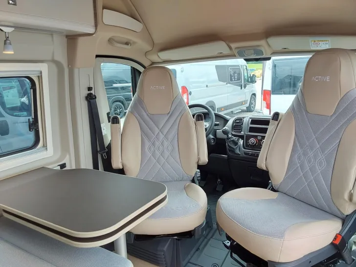 Fahrzeugbild Bürstner Campeo C 640 Schlafdach, Markise, 4 Sitzplätze! #9