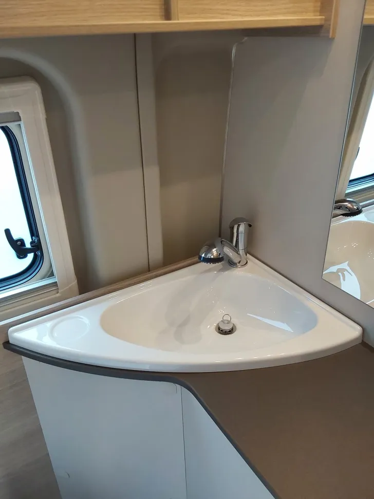 Fahrzeugbild Bürstner Campeo C 640 Schlafdach, Markise, 4 Sitzplätze! #14