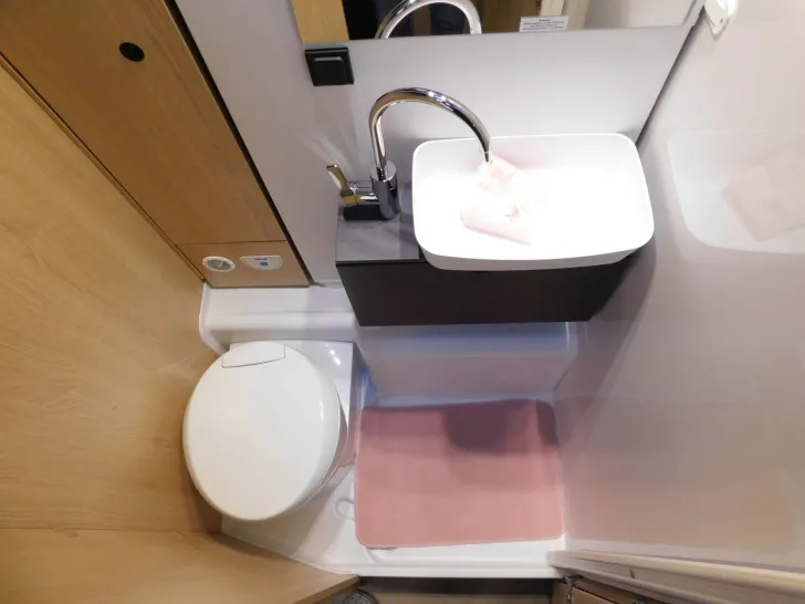 Fahrzeugbild Sunlight Adventure T Ford 670S #13