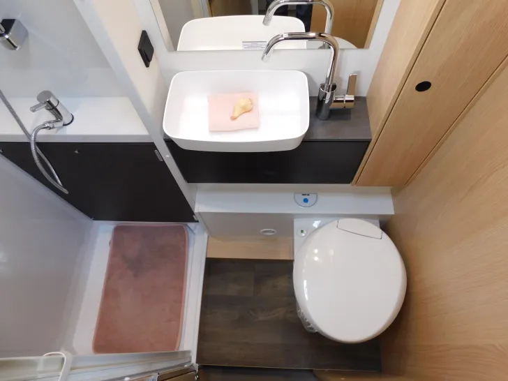 Fahrzeugbild Sunlight A 68 Markise, Radträger, 90L Dieseltank #17