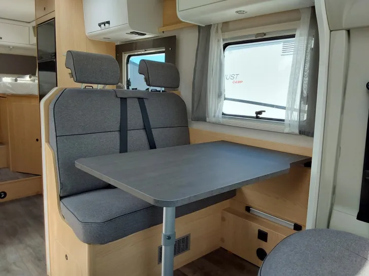 Fahrzeugbild Sunlight Adventure T 67 Hubbett, AWT iso., 450KG Zuladung #7