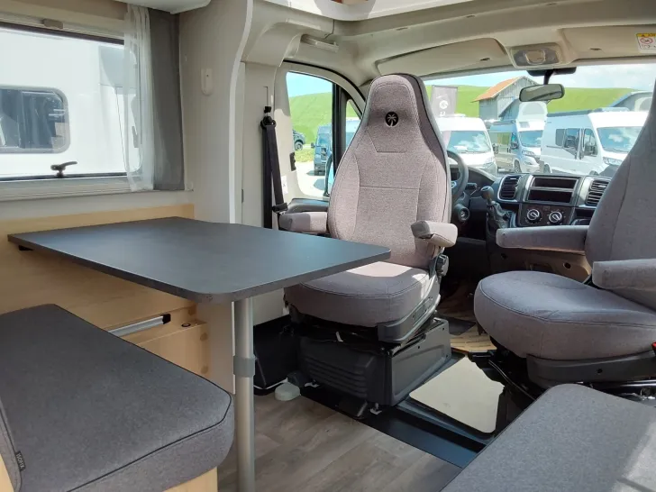 Fahrzeugbild Sunlight Adventure T 67 Hubbett, AWT iso., 450KG Zuladung #8