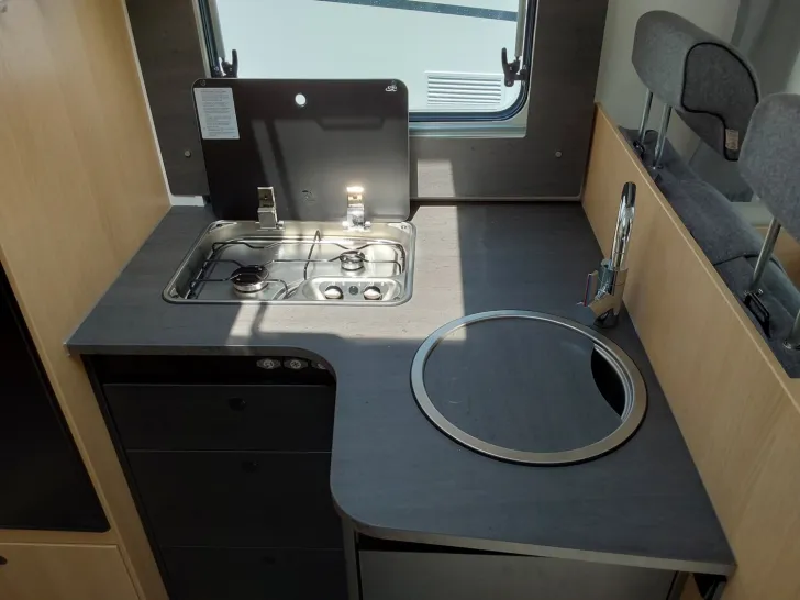 Fahrzeugbild Sunlight Adventure T 67 Hubbett, AWT iso., 450KG Zuladung #9