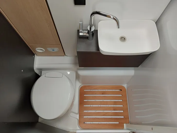 Fahrzeugbild Sunlight Adventure T 67 Hubbett, AWT iso., 450KG Zuladung #14