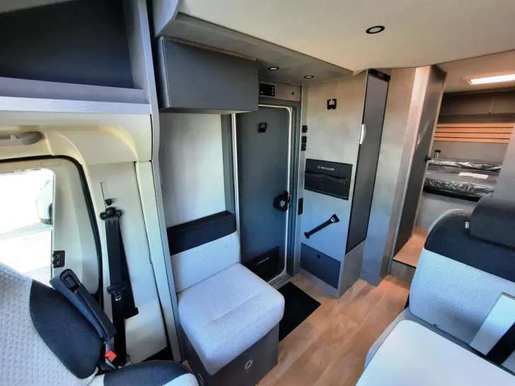 Fahrzeugbild Crosscamp EXPDN T 7.4 D Verfüg./Rüfa/Markise #7