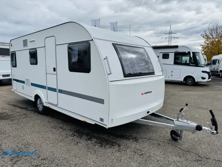 Schräg Vorne Adria Aviva 522 PT 2027 * GFK * Stockbetten*