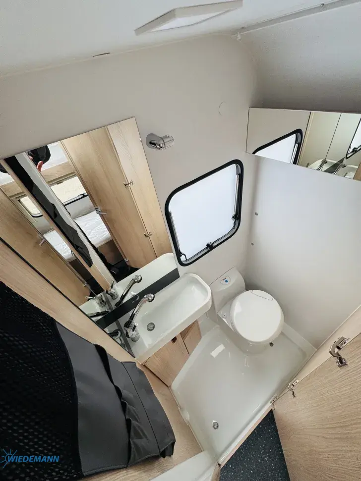 Toilette Adria Aviva 522 PT 2027 * GFK * Stockbetten*