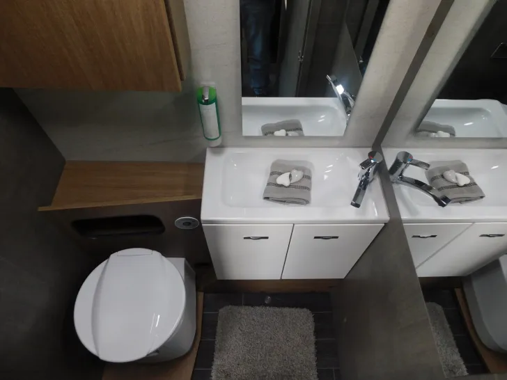 Fahrzeugbild Tabbert Senara 460 E 2.3 IC-Line, Autark, Fahrradträger #14