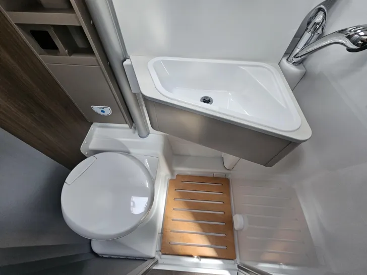 Fahrzeugbild Carado pro+ CV 640 auf Okt. 26|190AH|LEDSW|Combi6EHeiz. #9