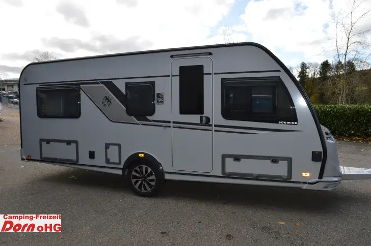 Fahrzeugbild Knaus Südwind 540 UE Black Selection Elektrische Fußbodenerwärmung #1