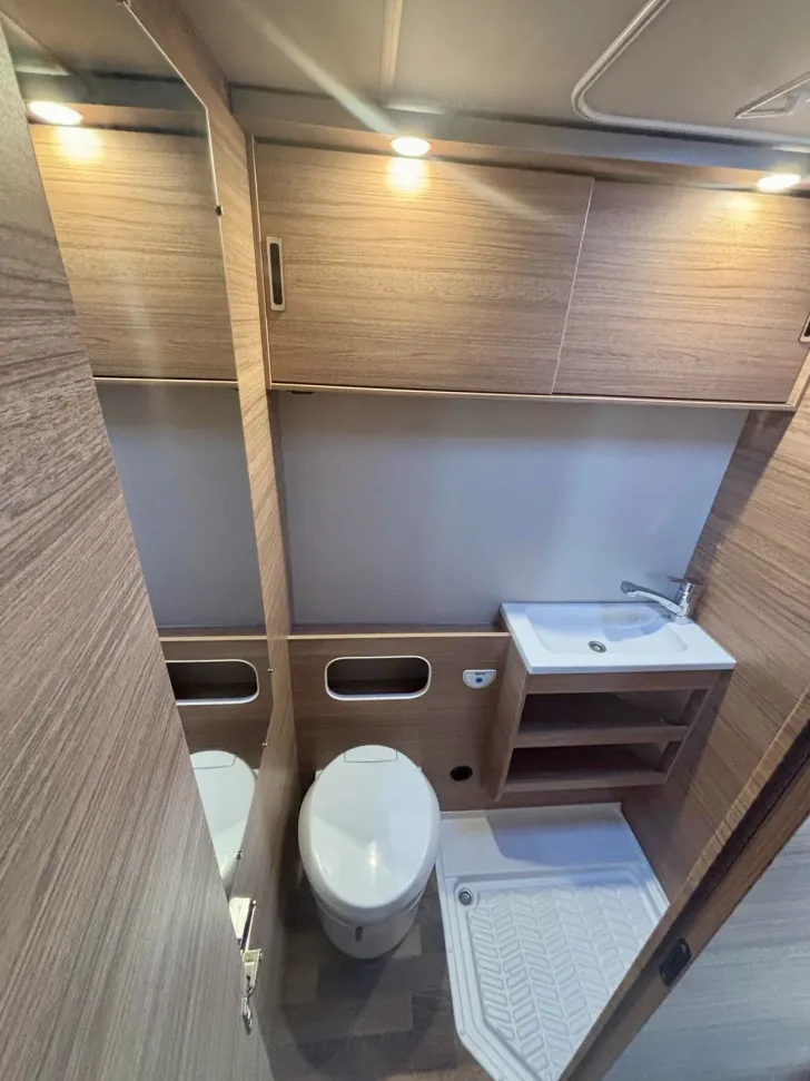 Fahrzeugbild Weinsberg CaraHome 600 DKG Automatik, elektr. Einstieg #11