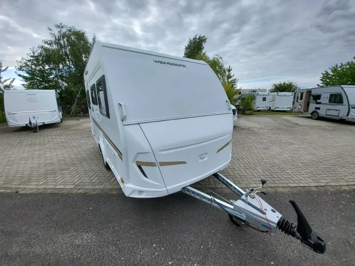 Frontal Vorne Weinsberg CaraOne 390 QD 3 x Paket/1350kg/Ambientelicht