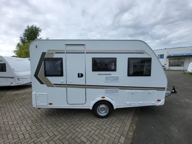 Seitlich Weinsberg CaraOne 390 QD 3 x Paket/1350kg/Ambientelicht