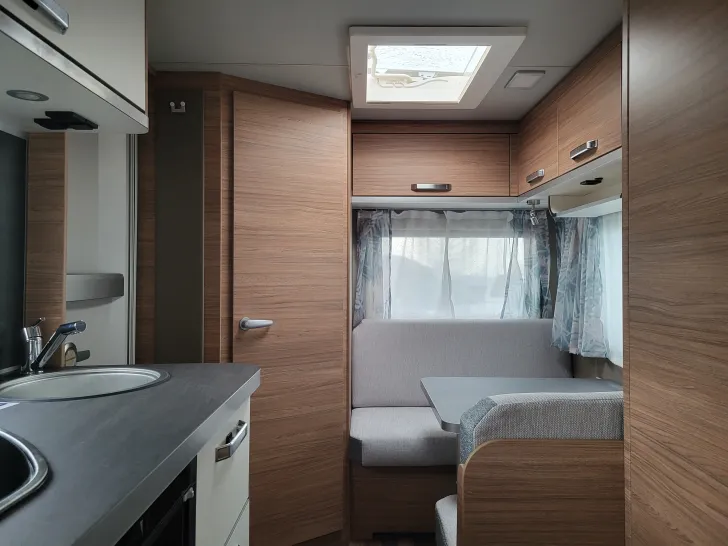 Fahrzeugbild Weinsberg CaraOne 390 QD 3 x Paket/1350kg/Ambientelicht #9