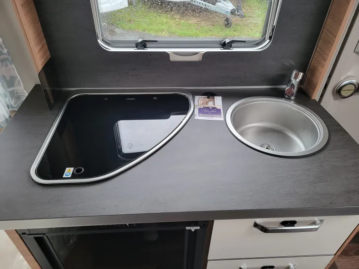 Fahrzeugbild Weinsberg CaraOne 390 QD 3 x Paket/1350kg/Ambientelicht #17