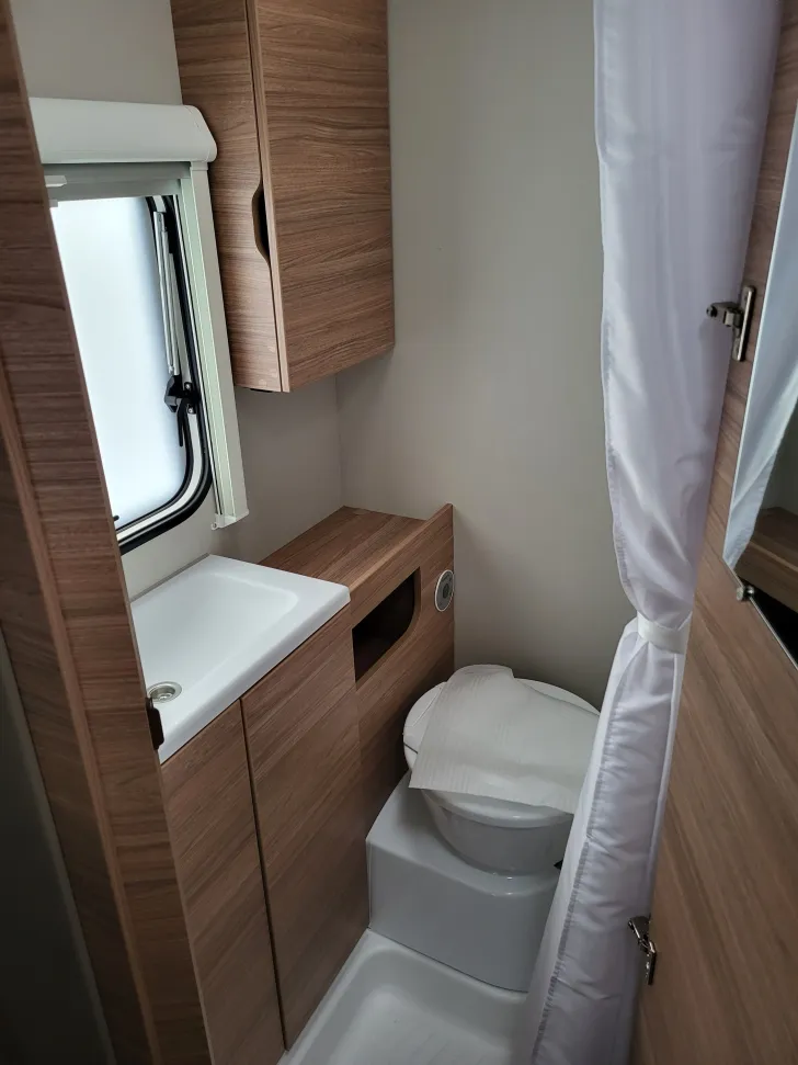 Fahrzeugbild Weinsberg CaraOne 390 QD 3 x Paket/1350kg/Ambientelicht #21