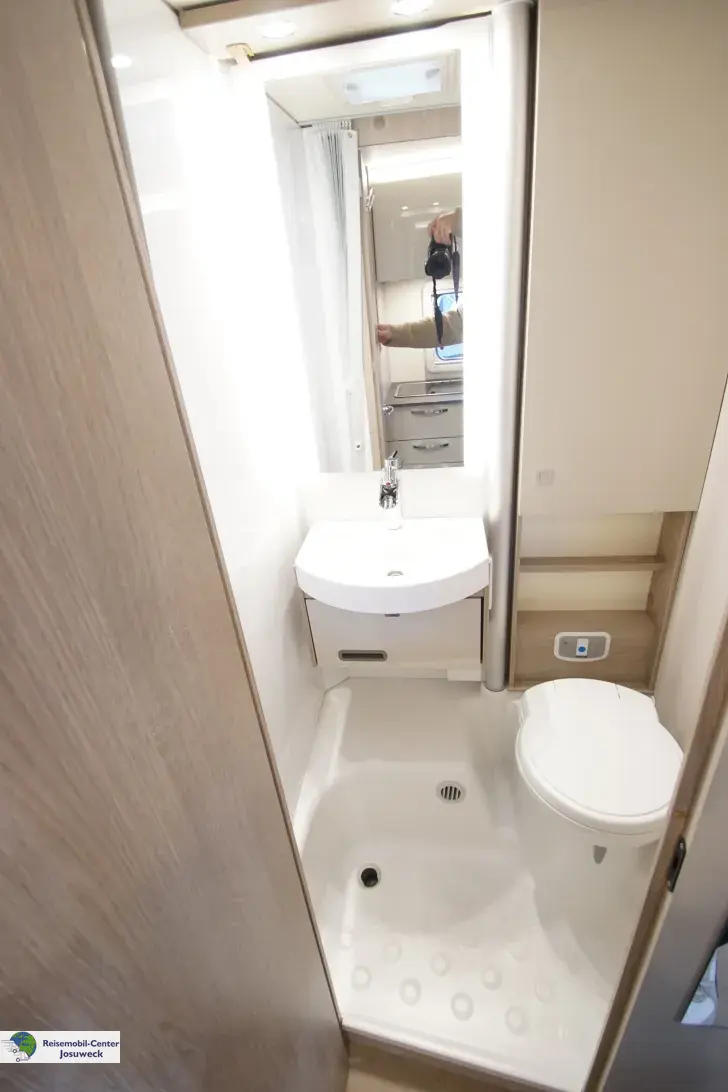 Fahrzeugbild Bürstner Lineo T 620 G Winter Paket #12