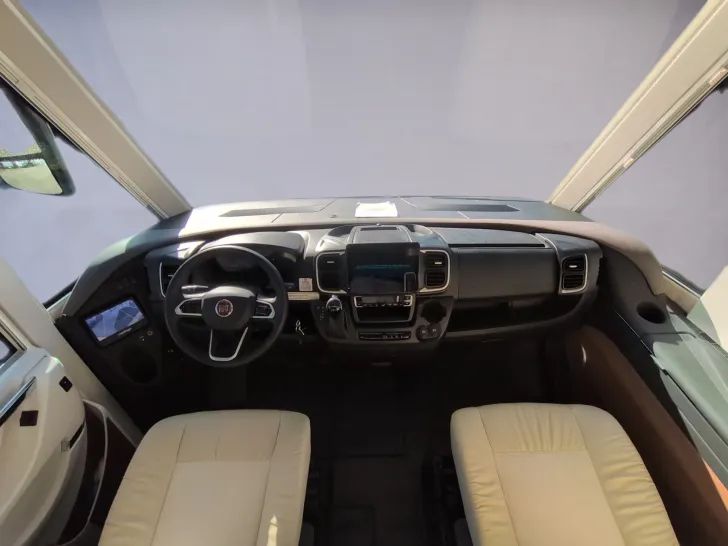 Fahrzeugbild Carthago E-LINE I 50 LE DA #7