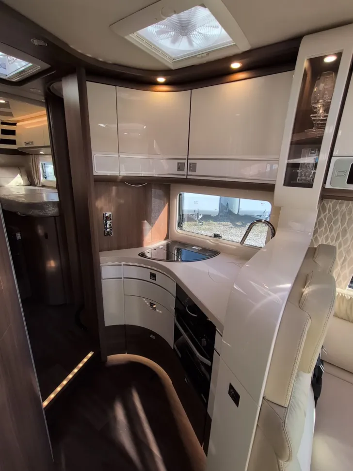 Fahrzeugbild Carthago E-LINE I 50 LE DA #10