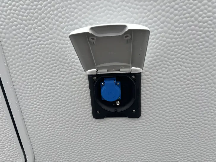 Fahrzeugbild Knaus Yaseo 500 DK LED-Umrissbeleuchtung #18