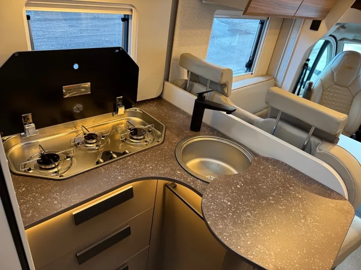 Fahrzeugbild Bürstner B66 TD 690 G Hubbett*Automatik*SAT #8