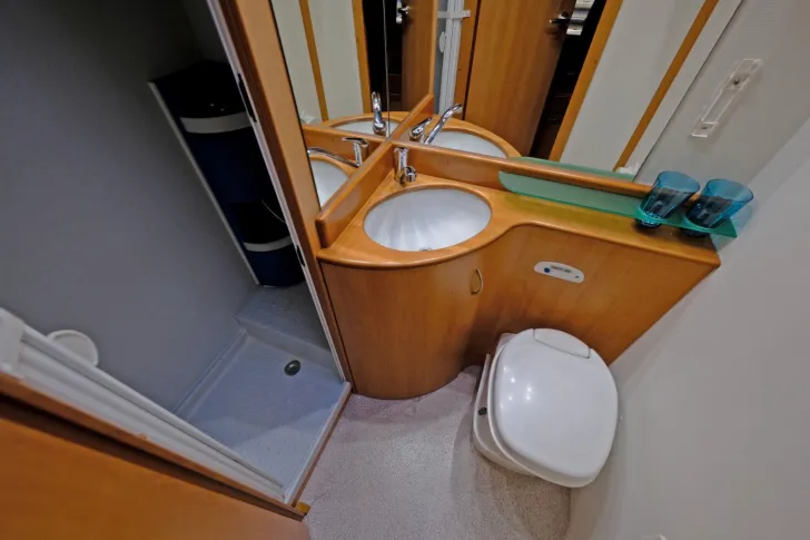 Fahrzeugbild Eura Mobil C 662 HB/Festbett/Garage/Klima/Solar/DPF #15