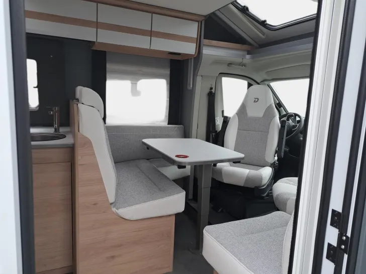 Fahrzeugbild Dethleffs Just Camp Active T 6812 EB Hubbett, Sat, TV #8