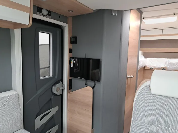 Fahrzeugbild Dethleffs Just Camp Active T 6812 EB Hubbett, Sat, TV #9