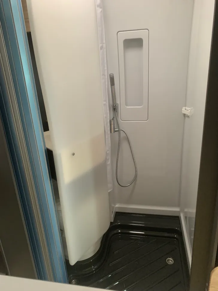 Fahrzeugbild Dethleffs Globetrail 640 ES Automatic , Elektro Komfort #11