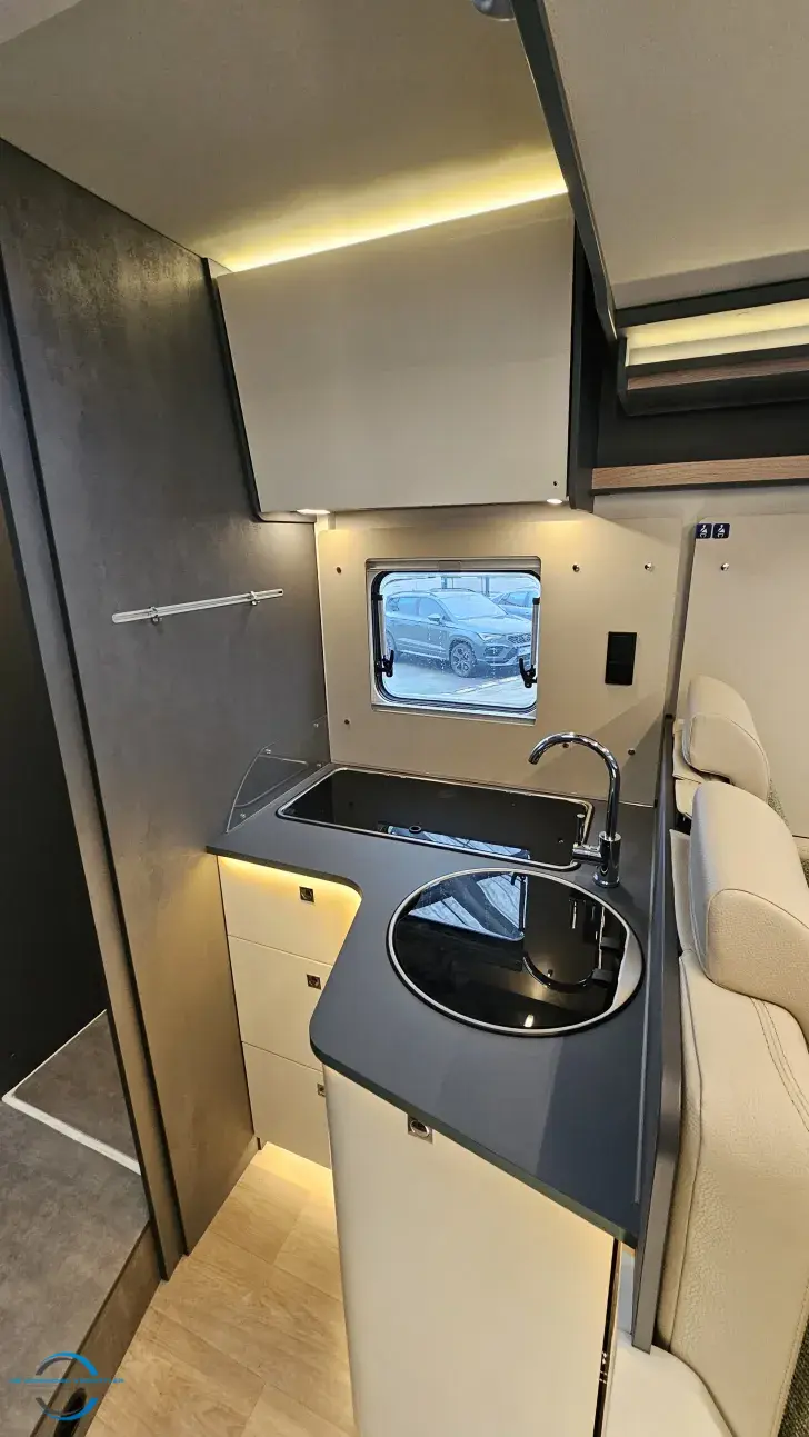 Fahrzeugbild Laika Kosmo L 409 Hubbett* Alu* RFK* Markise #12