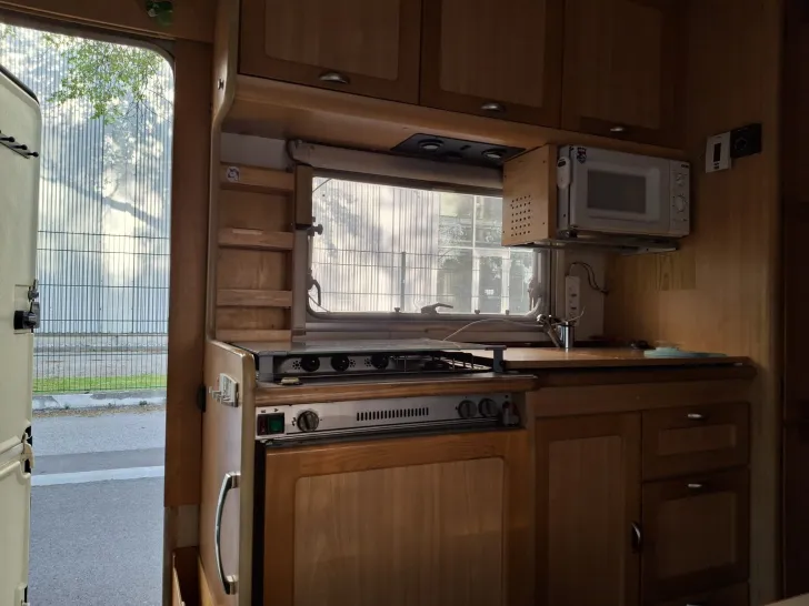 Fahrzeugbild Bürstner Alkoven A 646 #5