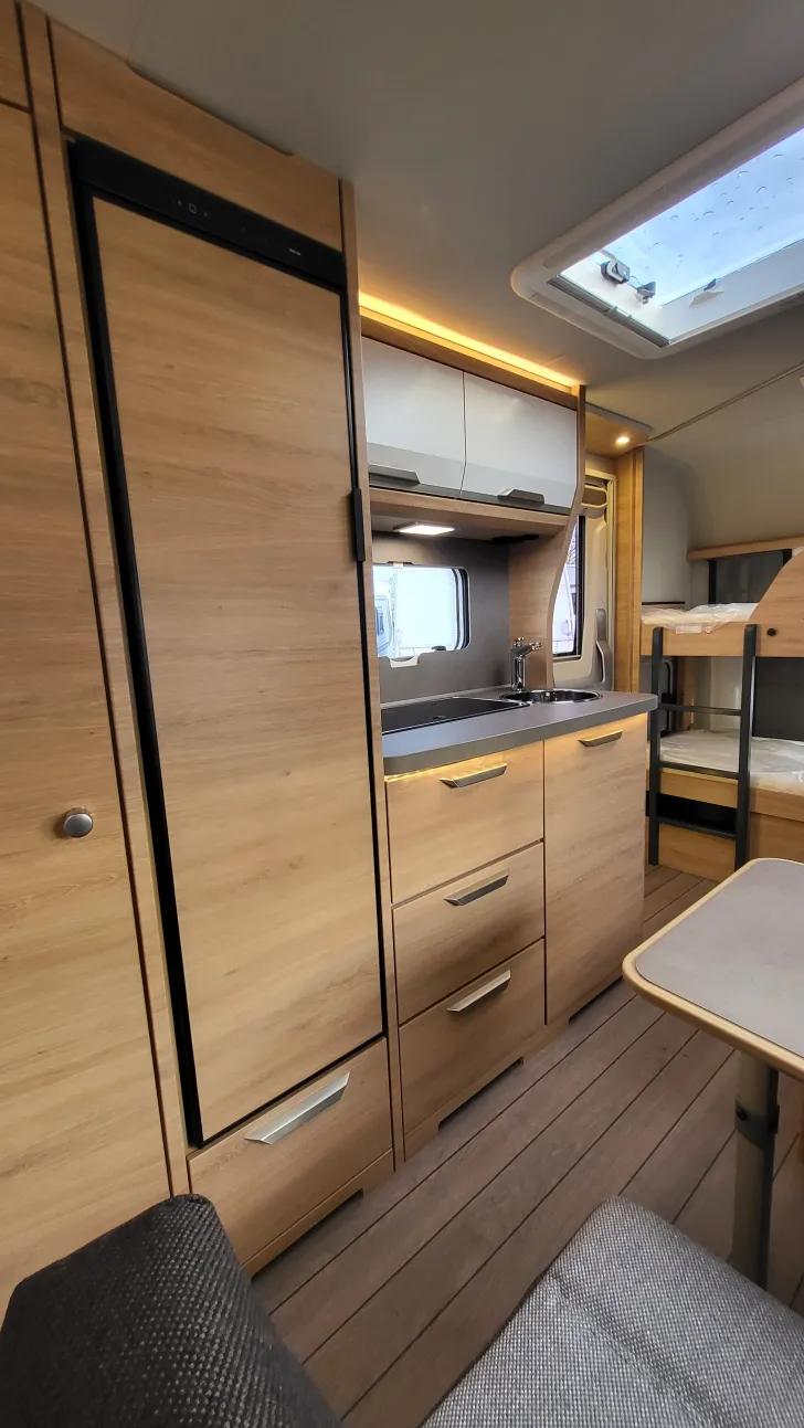 Weitere Betten Knaus Südwind 540 FDK Black Selection Garagentür rechts, Active Rock