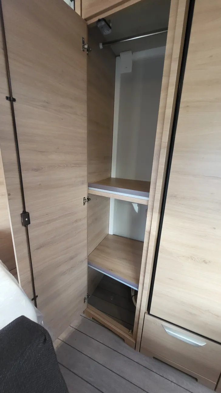 Fahrzeugbild Knaus Südwind 540 FDK Black Selection Garagentür rechts, Active Rock #21