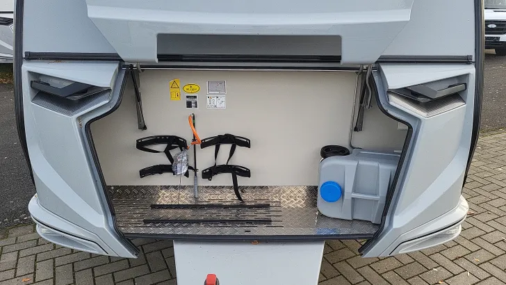 Heckgarage Knaus Südwind 460 EU Black Selection